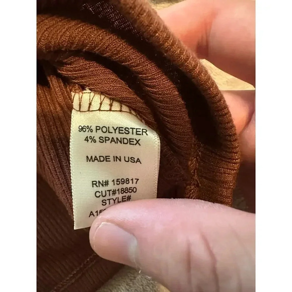 Altar'd State Cropped Mock Neck Ribbed Top Size Medium NWT Brown Long Sleeved - Picture 4 of 8